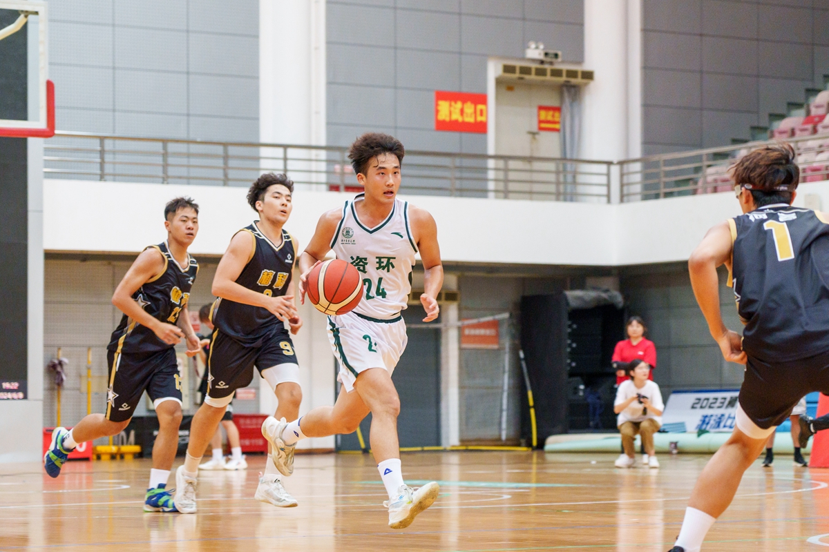 91直播
24号带球奔跑（学通社记者 韩鑫垚 摄）